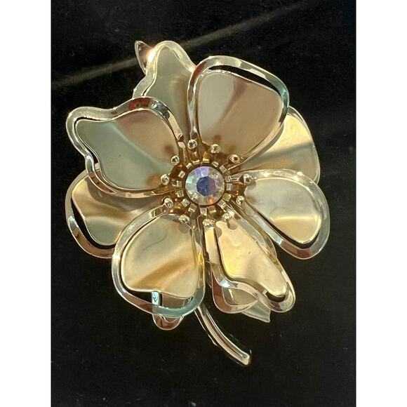 Matte Gold Tone 3D Flower With Iridescent AB Rhinestone Center Stone Brooch Pin - Picture 1 of 6